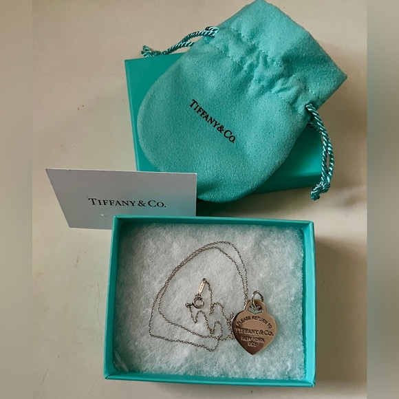🐆 Tiffany & Co Authentic Heart Charm and 925 Silver Chain - Picture 3 of 5